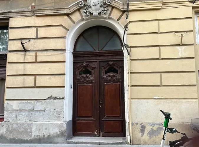 Close To Everything Budapest