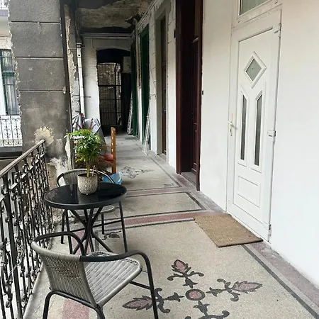 Close To Everything بودابست