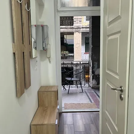 Close To Everything * Budapešť