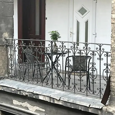 Close To Everything *